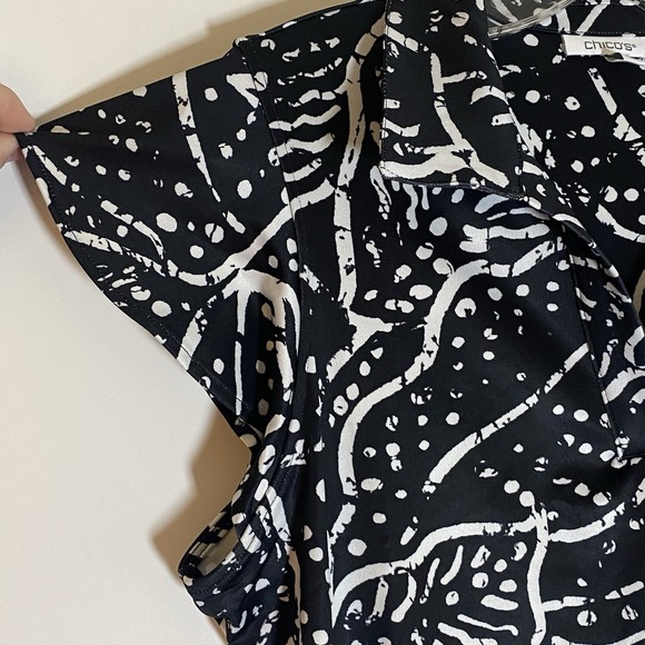 Chicos Top Womens 1 Medium Black White Flouncy Ruffle Sleeve V-Neck Boho Classic - Picture 4 of 16